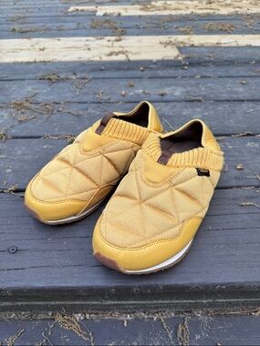 Teva Quilted Slip-On Sneakers in Mustard Yellow size 8